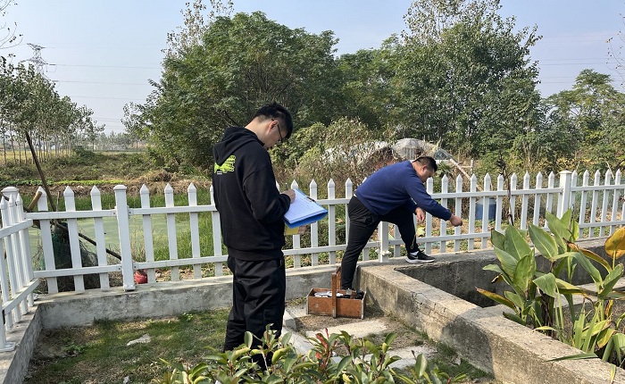 鄉(xiāng)鎮(zhèn)污水處理設備水質(zhì)檢測：人工檢測好還是在線監(jiān)測好？